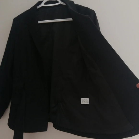 Theory Caprino Black 3 Button Blazer Jacket with Self Tie Belt 12 - Picture 9 of 16
